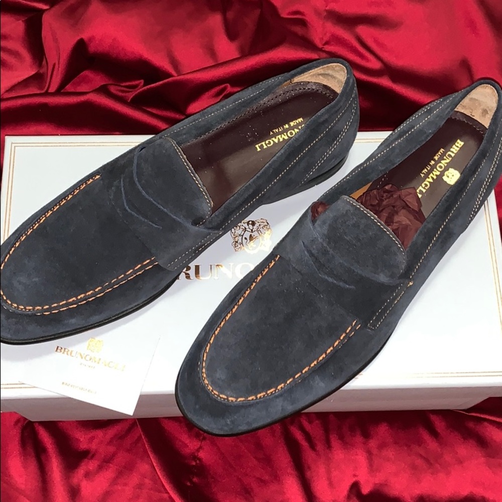 Bruno Magli sils in navy